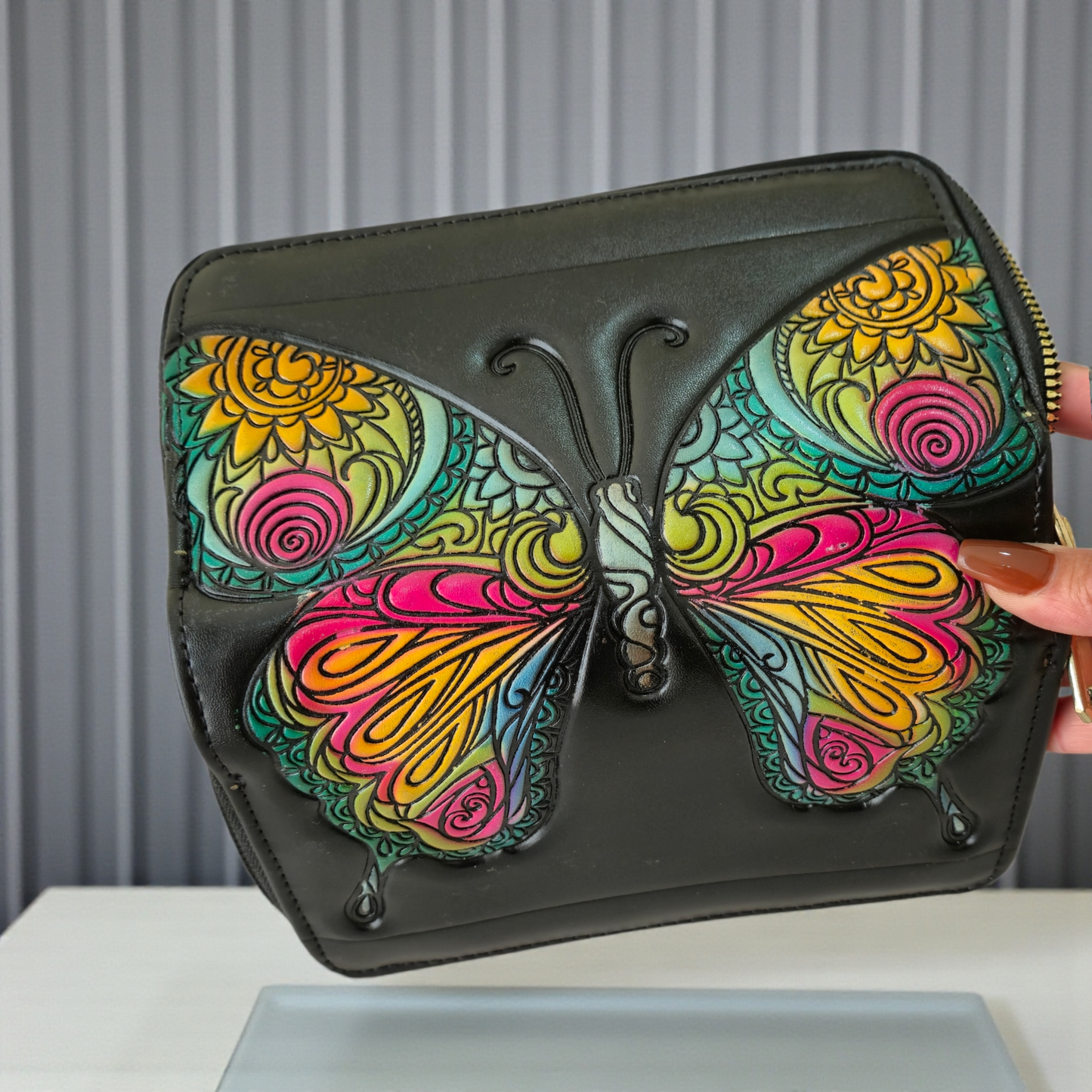 Bolsa Mochila Negra con Mariposa Artística + Billetera a Juego