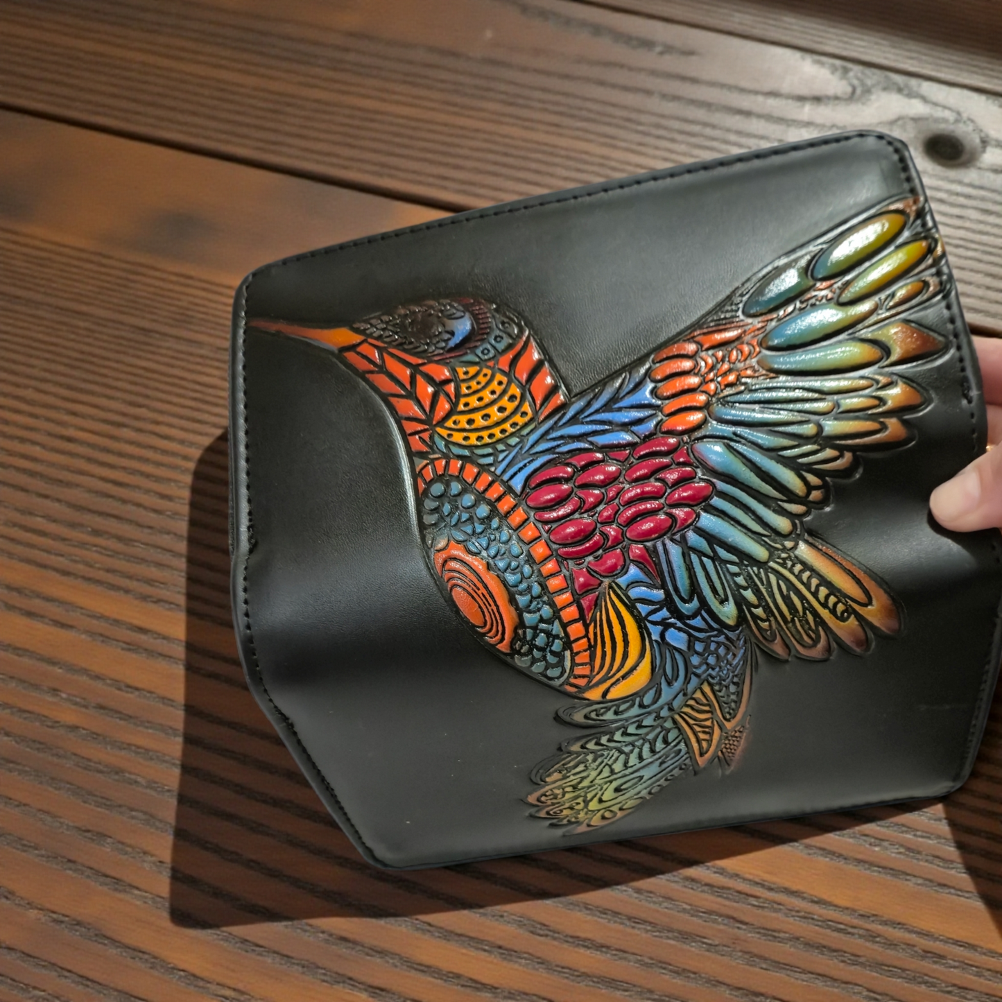 Set Artesanal Mochila y Billetera con Colibrí Multicolor | Diseño Elegante