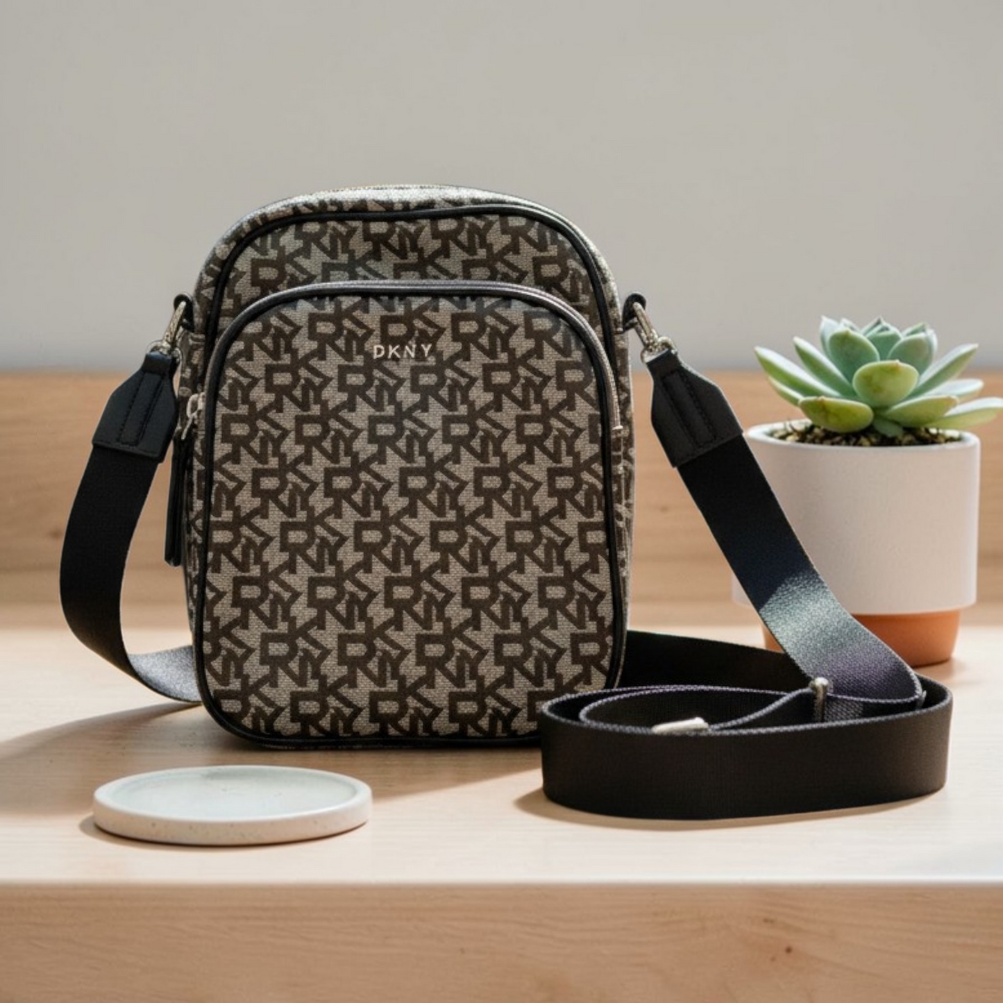 Bolsa Crossbody DKNY Negra Monograma con Caja Original