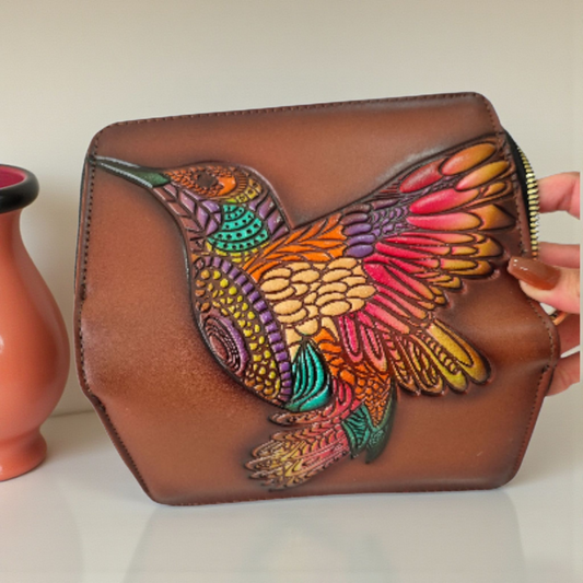 Billetera artesanal con diseño de colibrí multicolor – Estilo único y elegante