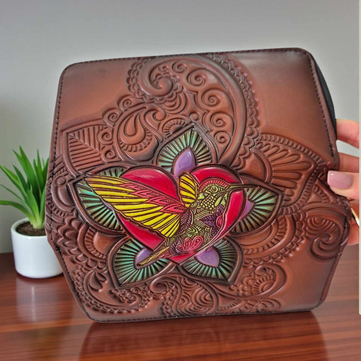 Billetera de dos cierres con colibrí y corazón grabado | Colorida y funcional