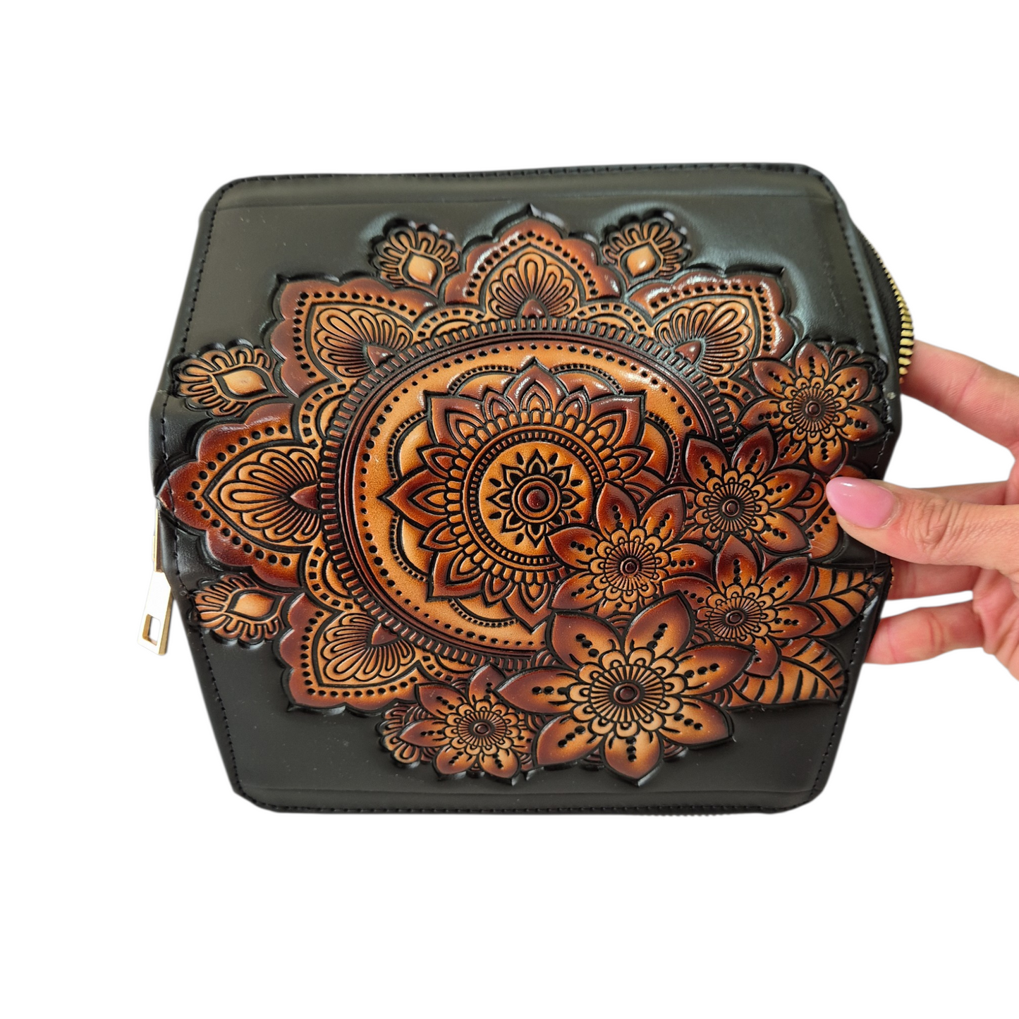 Set de Bolsa Tipo Bucket y Billetera Artesanal con Grabado Mandala en Relieve