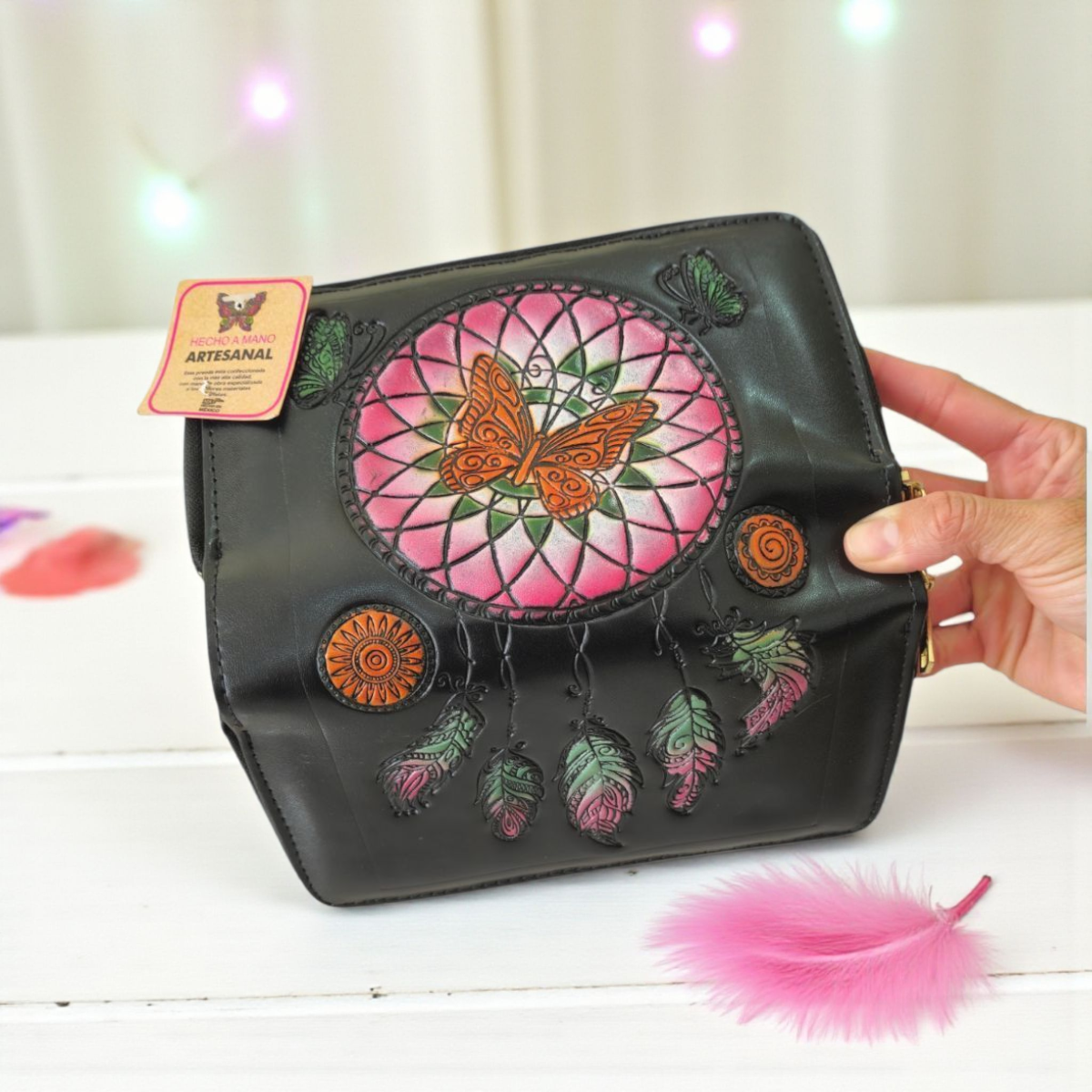 Billetera negra artesanal doble cierre con diseño mariposa y atrapasueños rosa