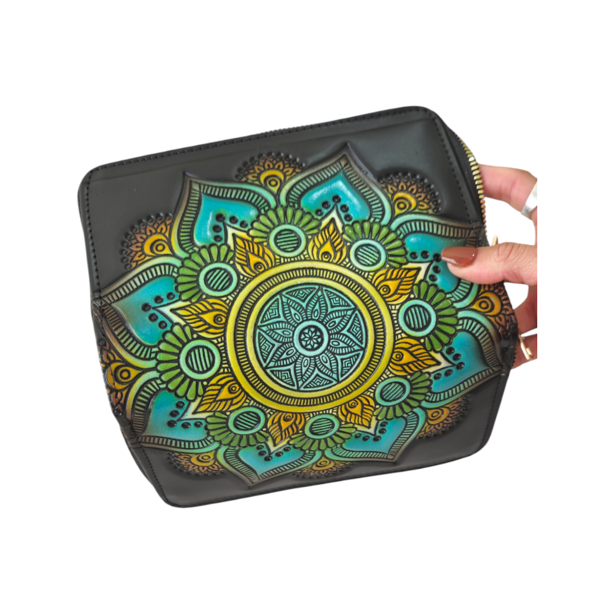 Billetera artesanal con diseño mandala – equilibrio, color y estilo