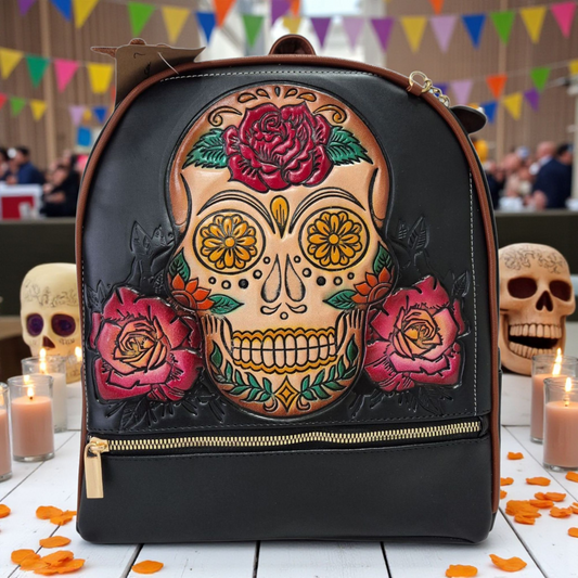 Mochila de Piel Negra con Calavera Mexicana y Rosas, Diseño Artesanal para Mujer