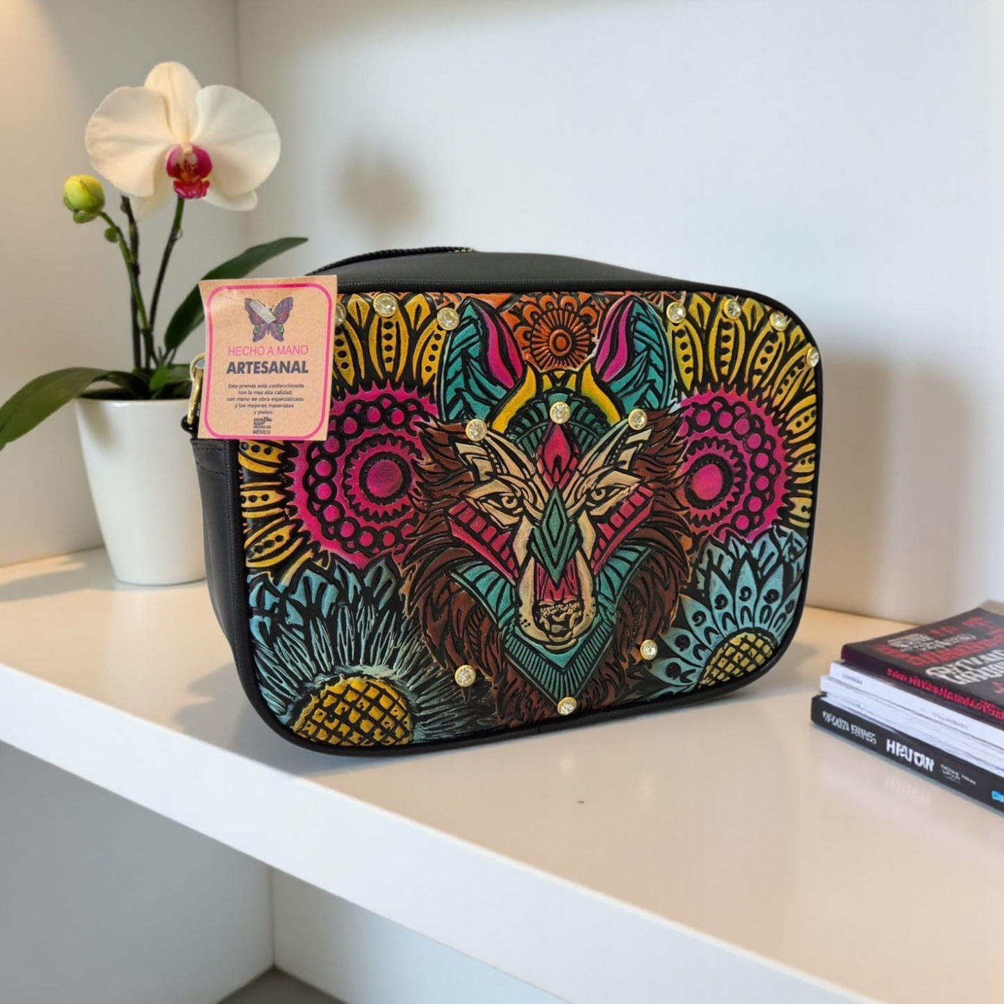 Bolsa Crossbody Artesanal con Diseño Colorido de Lobo y Detalles Dorados