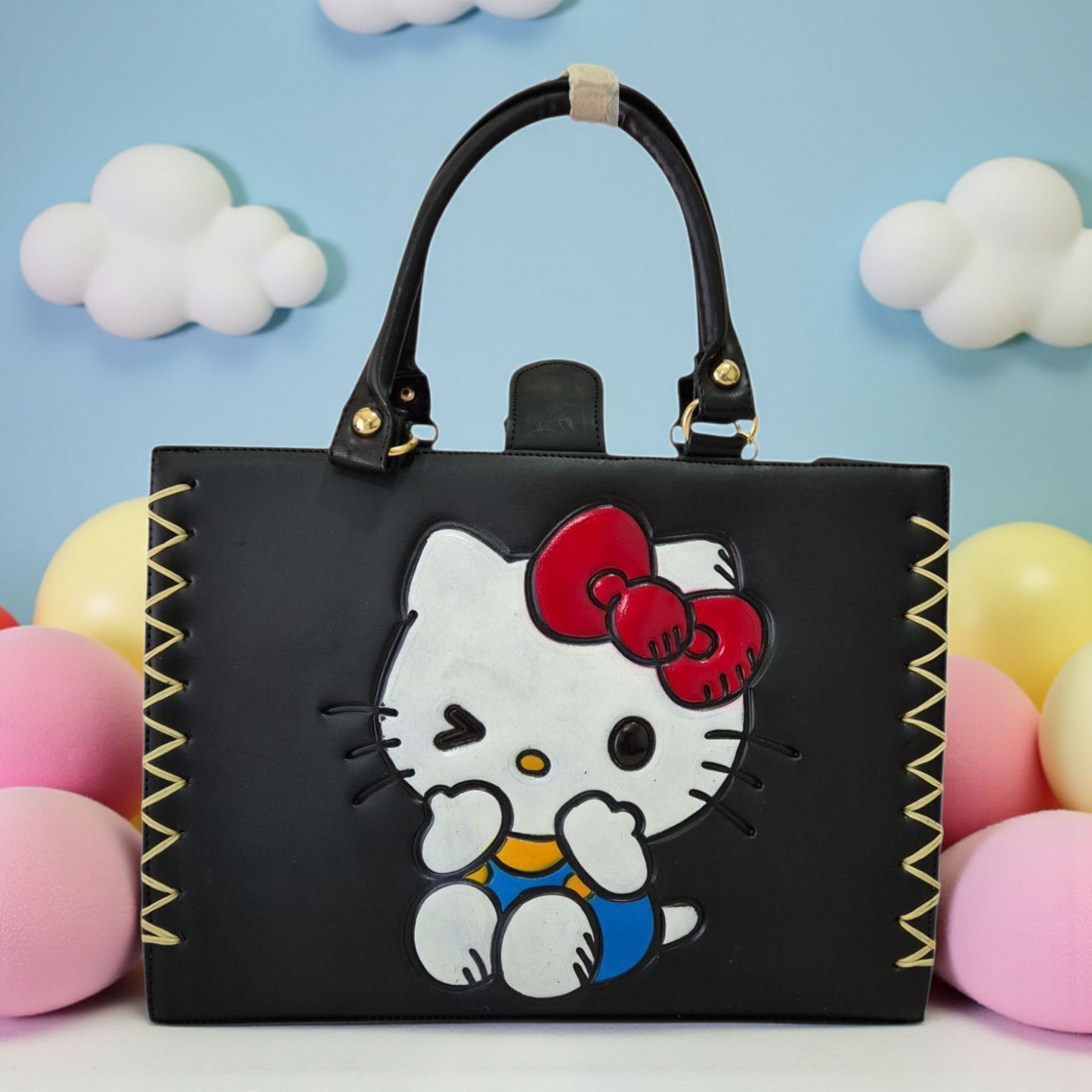 Bolsa artesanal con diseño de personaje tierno inlcuye cosmetiquera