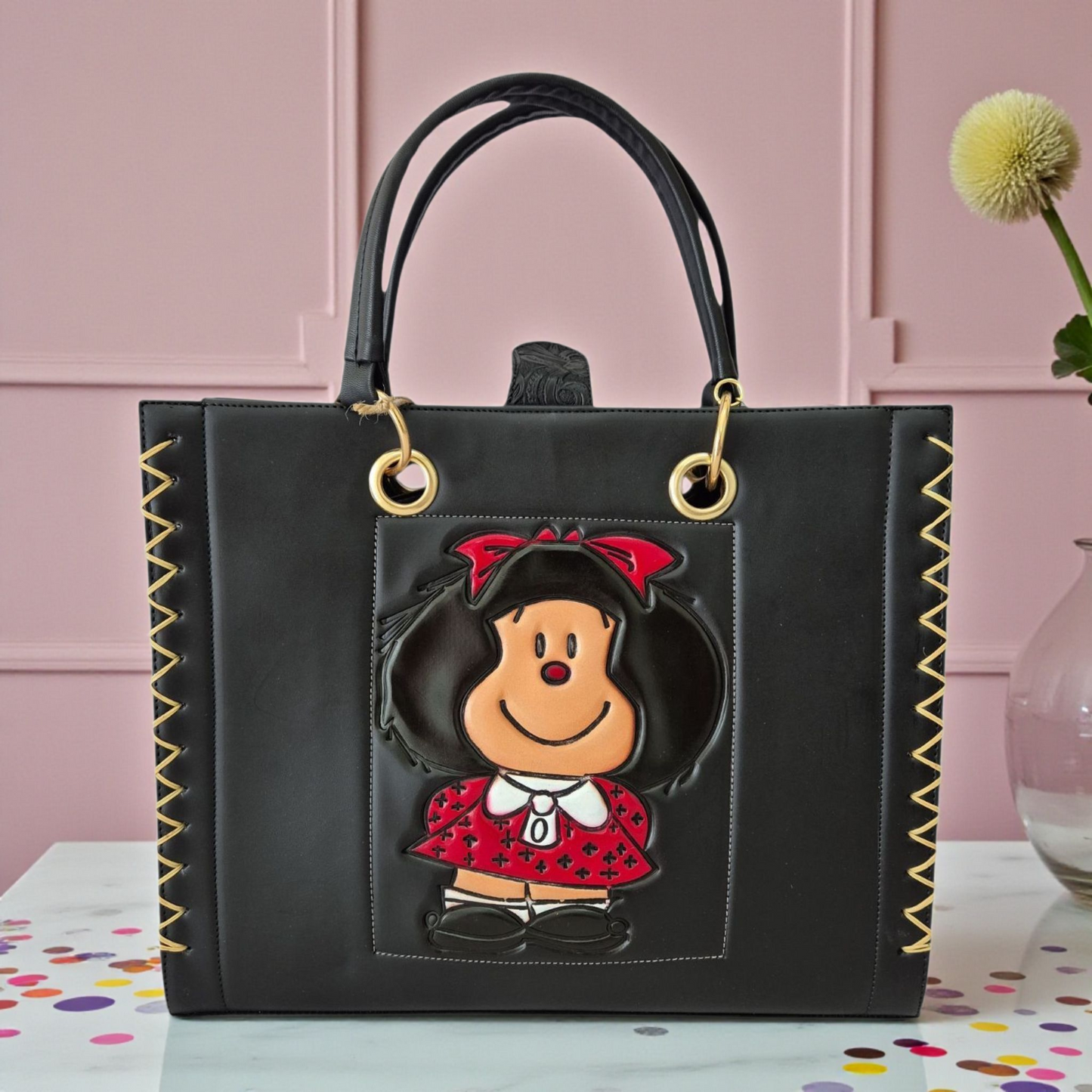 Bolsa artesanal negra tipo tote con diseño divertido, asa larga y cosmetiquera