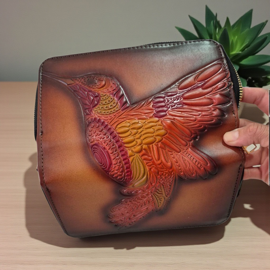Billetera grabada con colibrí | Con espejo y espacio para todo