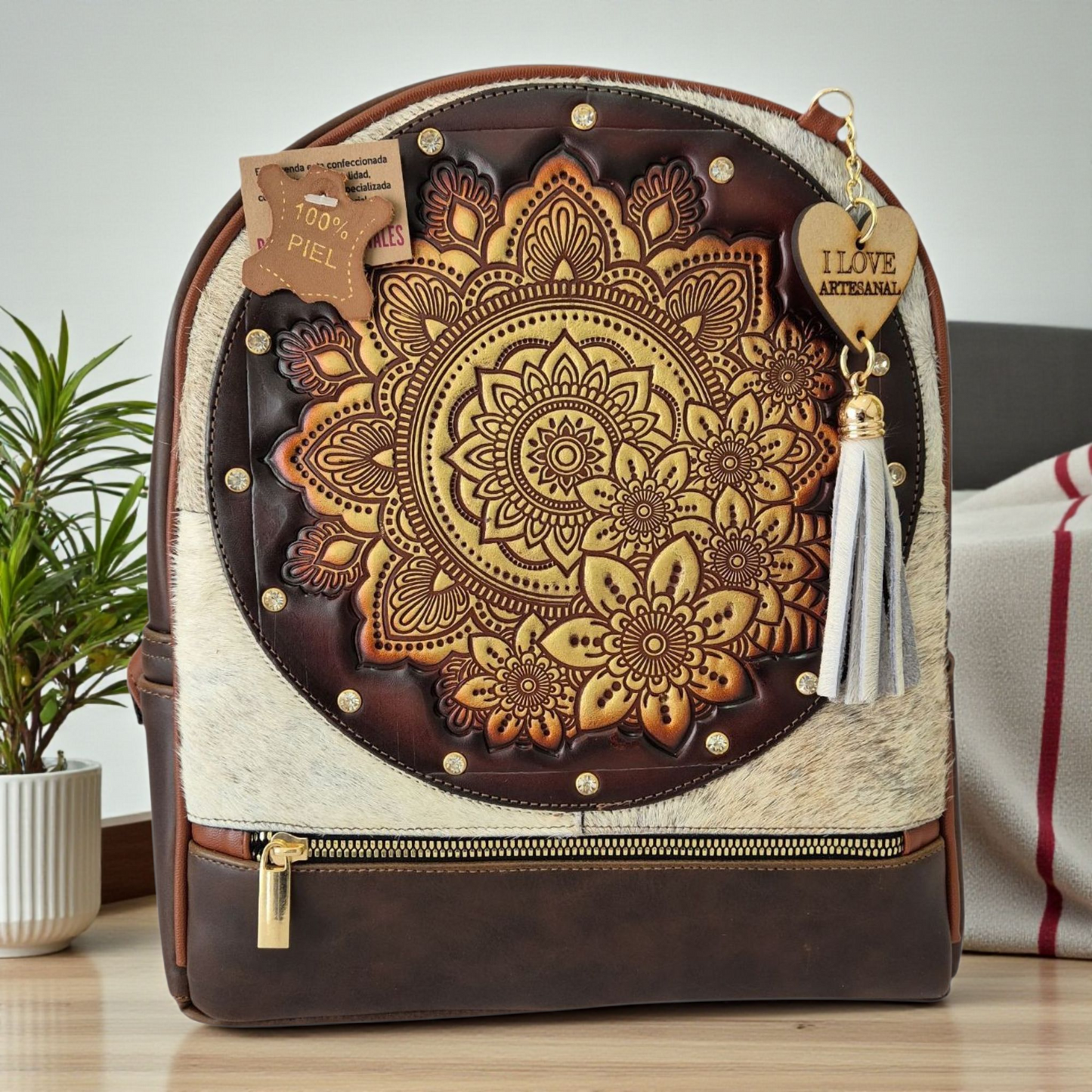 Mochila artesanal grabada con mandala floral | Hecha a mano | Diseño exclusivo