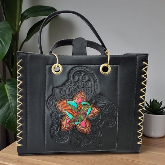 Bolsa grabada con colibrí - Elegancia y color en cada detalle