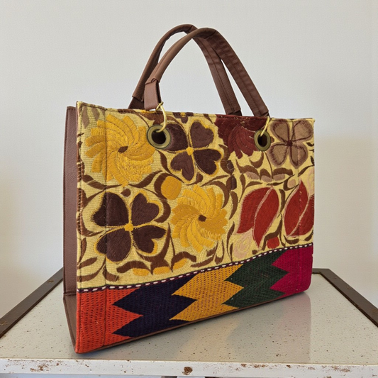 Bolsa Artesanal con Telar Textil y Crossbody Interior – Diseño Tradicional