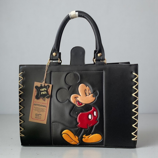 Bolsa artesanal negra con grabado de personaje clásico