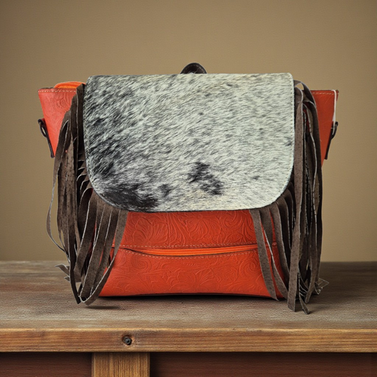 Bolsa Mochila Color Mandarina Artesanal con Pelo Natural y Flecos en Gamuza