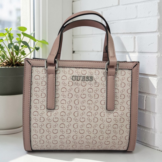 Bolso Guess crossbody rosa con monograma y correa ajustable