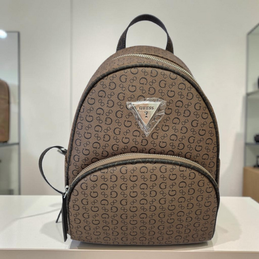 Mochila Guess café con monograma y logo original