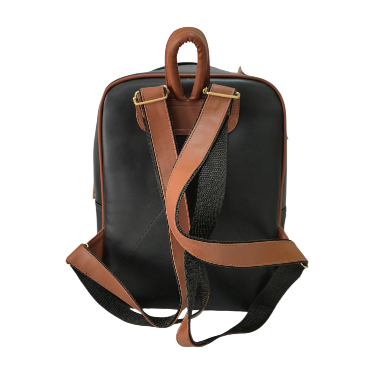 Mochila Mafalda Negra con Diseño Grabado y Bolsillo Frontal