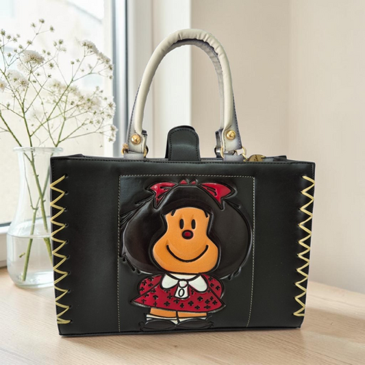 Bolsa Mafalda negra en relieve con asas blancas y cosmetiquera incluida