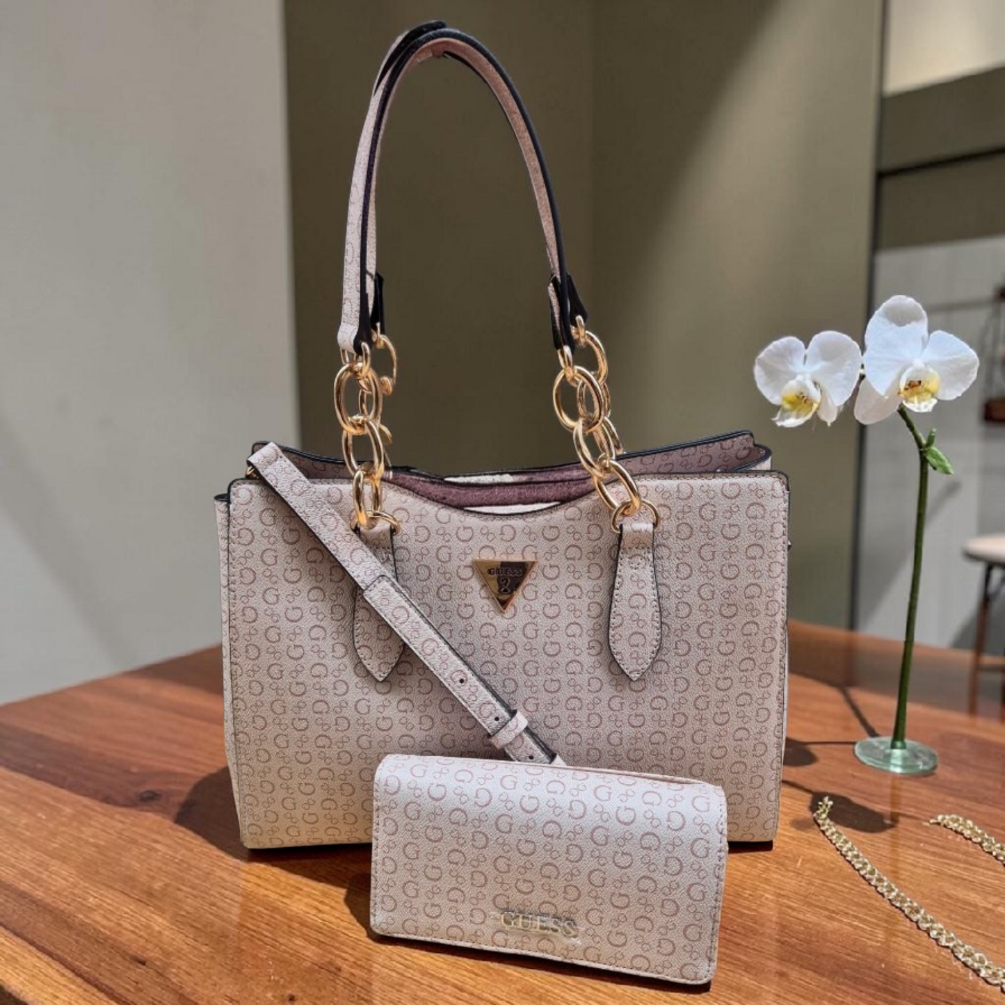 Bolsa Guess rosa claro con cartera y monedero original