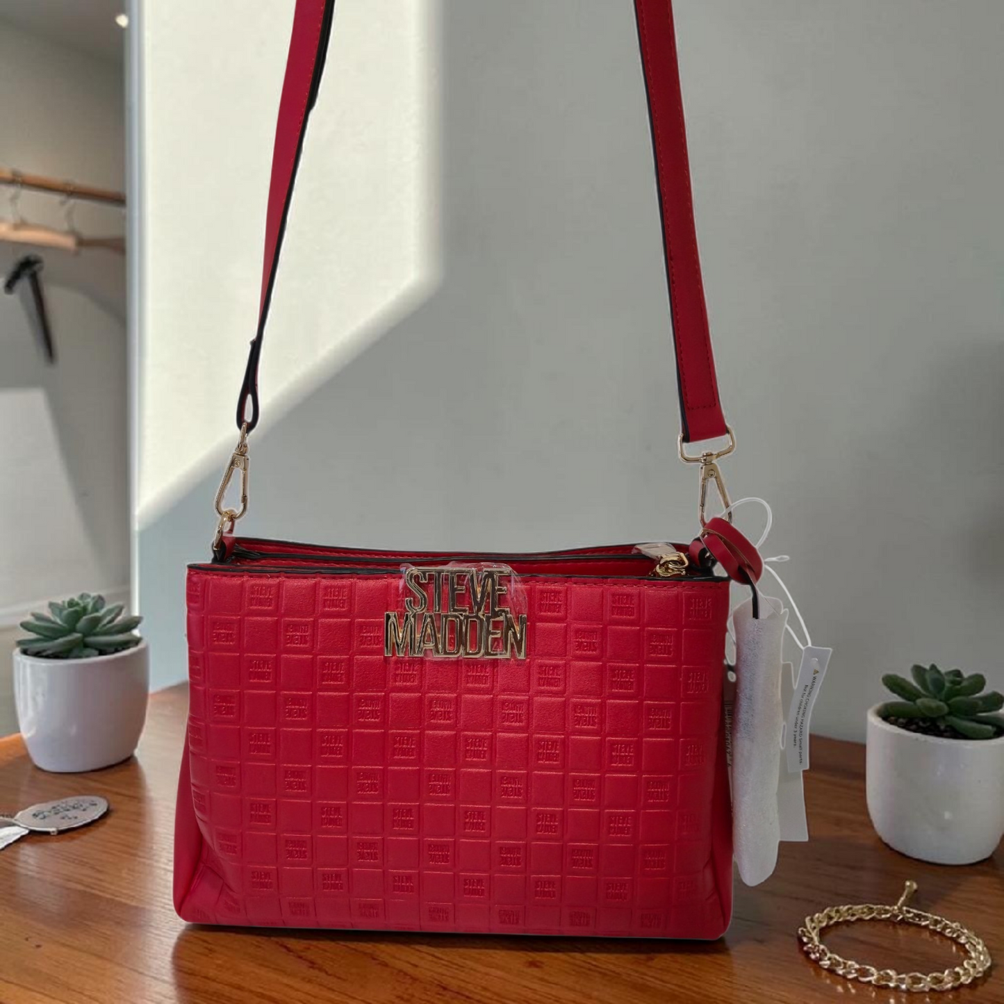 Bolsa Crossbody Steve Madden Roja Texturizada con Correa Ajustable