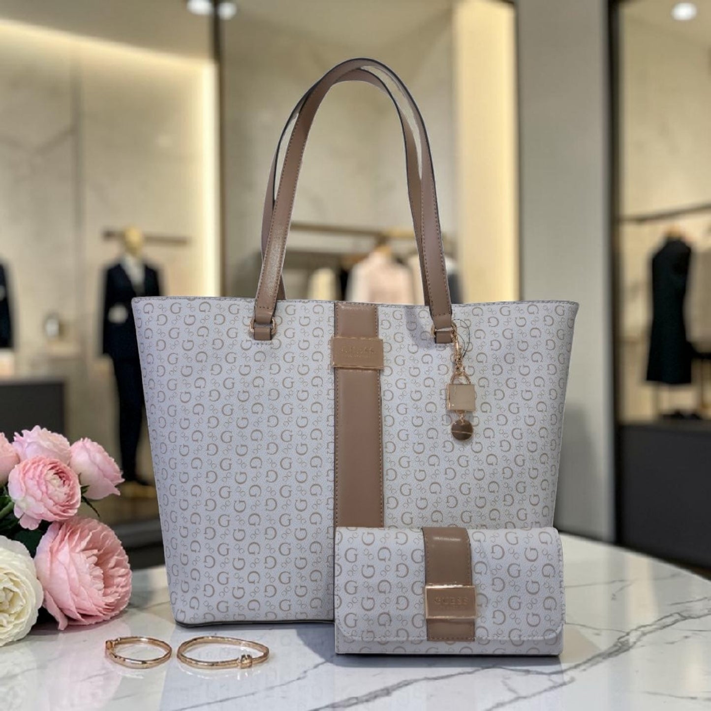 Stylish handbag and crossbody bag with detachable coin purse – modern and practical style
