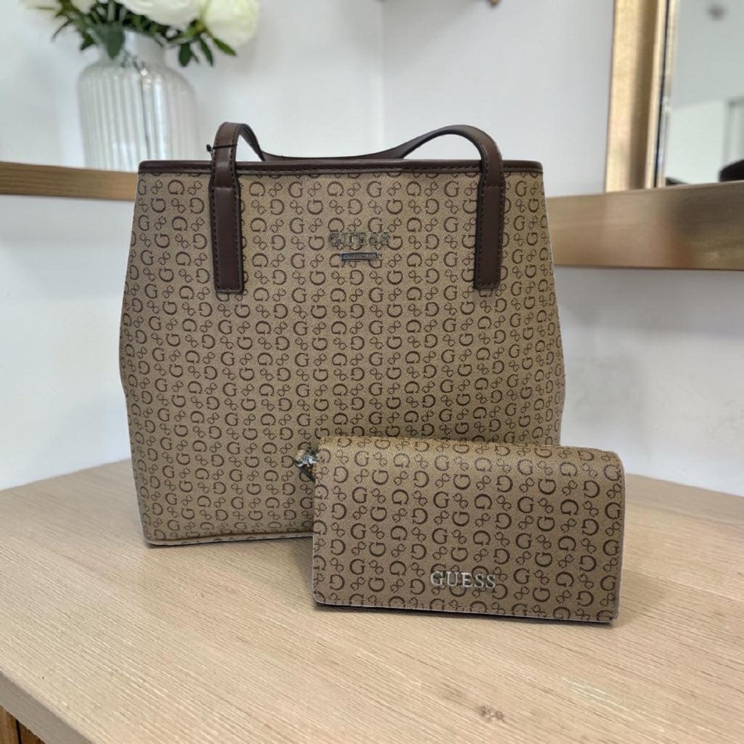 Stylish handbag and crossbody bag with detachable coin purse – modern and practical style