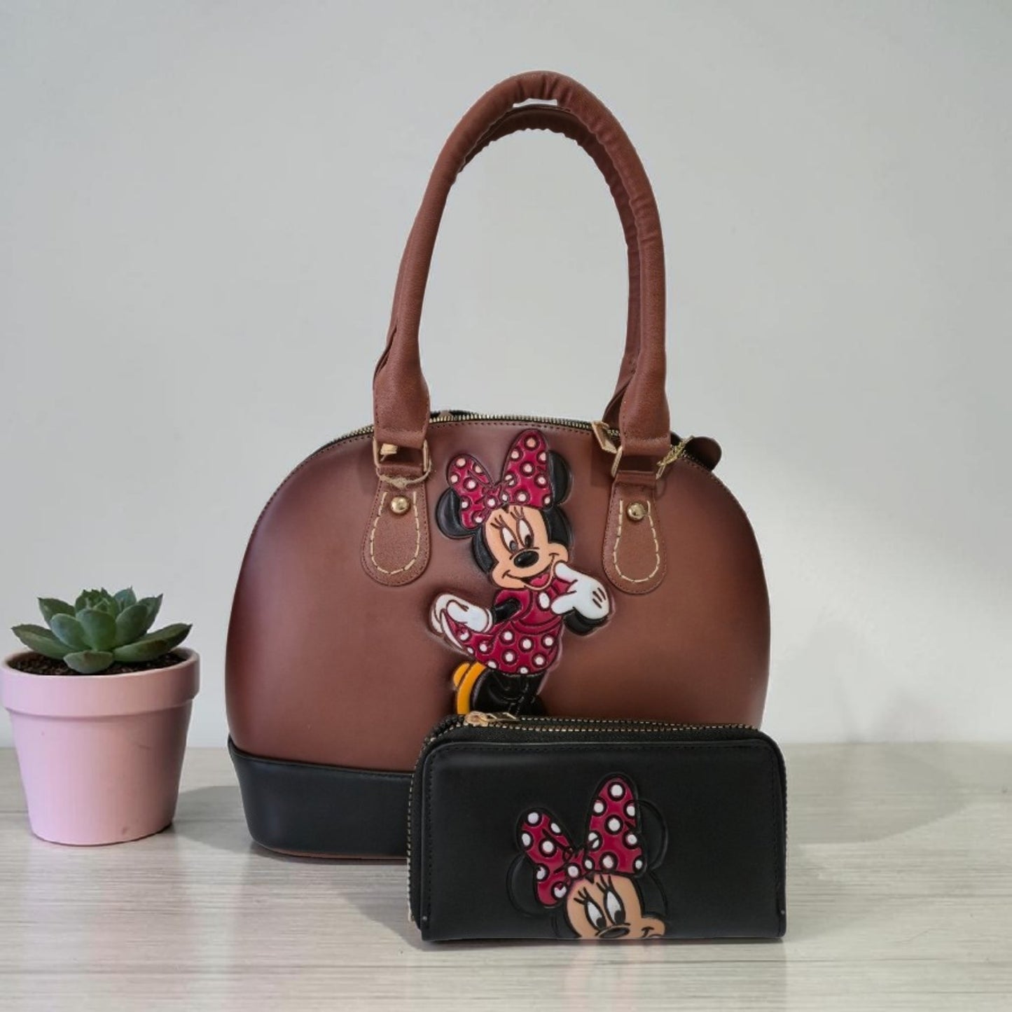 Handmade brown bag. Double reinforced handle. Unique embossed design. Elegant casual fashion.