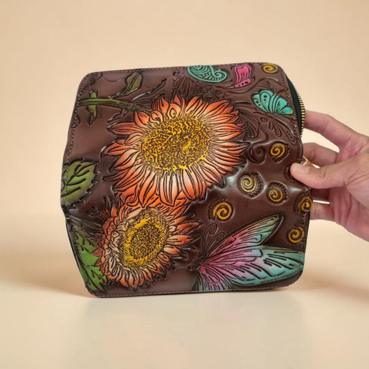 Billetera Artesanal de Piel con Girasoles y Mariposas Pintadas a Mano