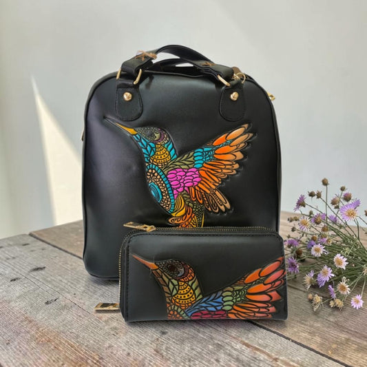 Set Bolsa Mochila Artesanal con Cartera, Diseño Colibrí Multicolor para Mujer