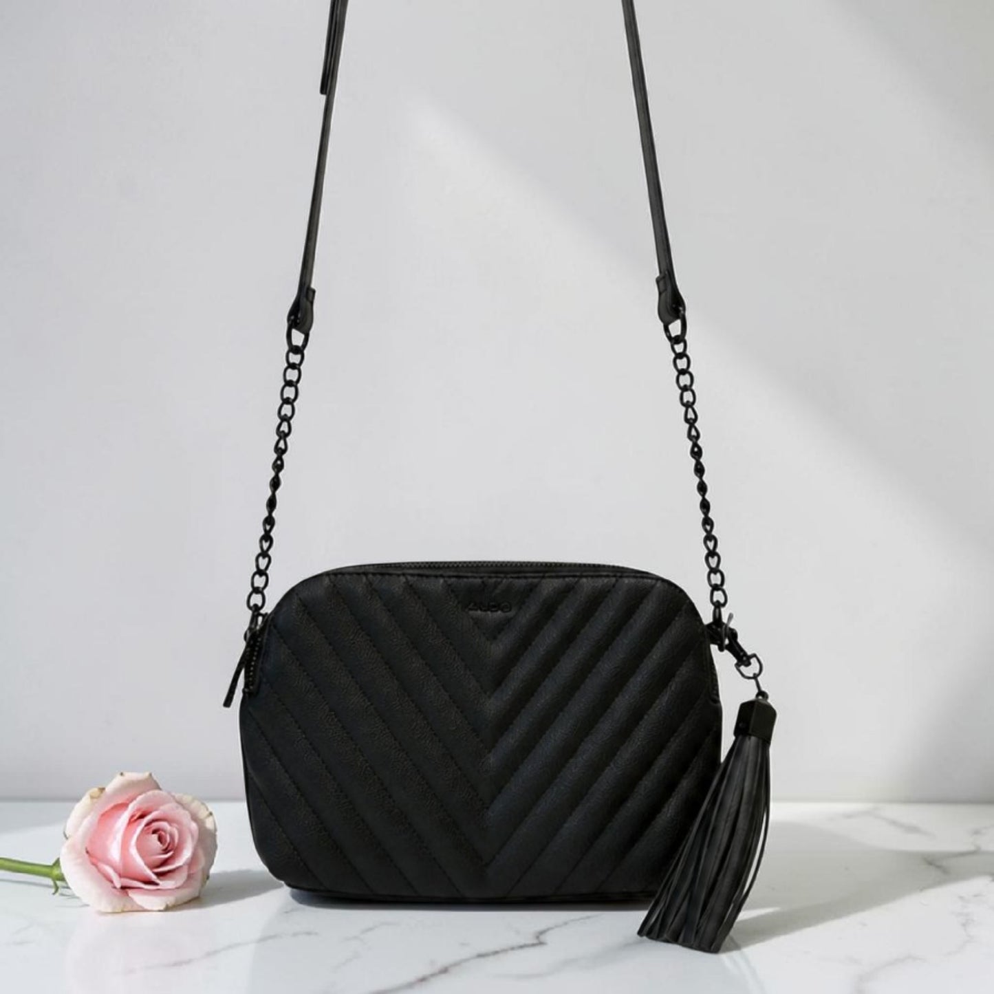 Bolsa Aldo Negra Crossbody Acolchada con Dos Compartimentos