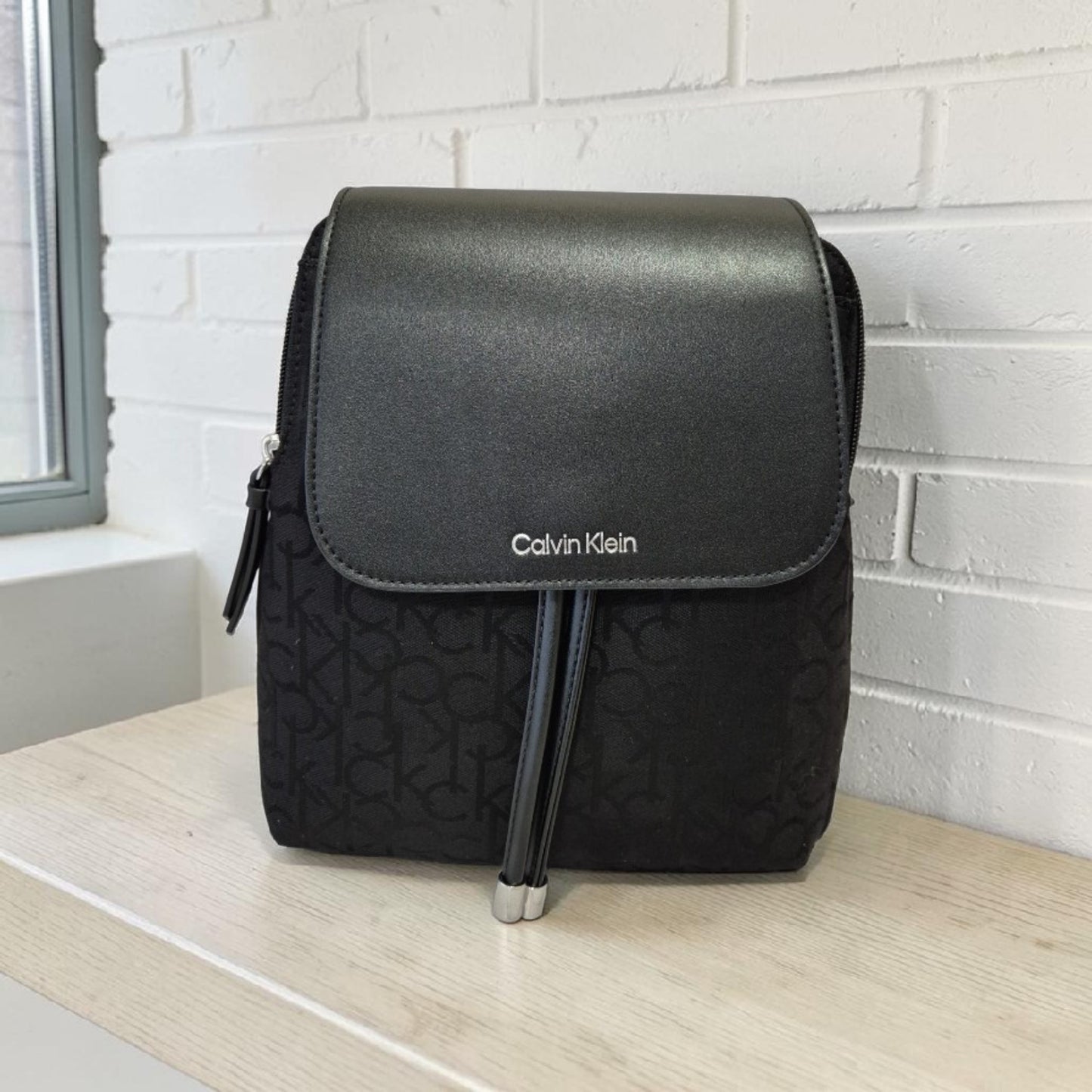 Mochila Calvin Klein Negra Monograma