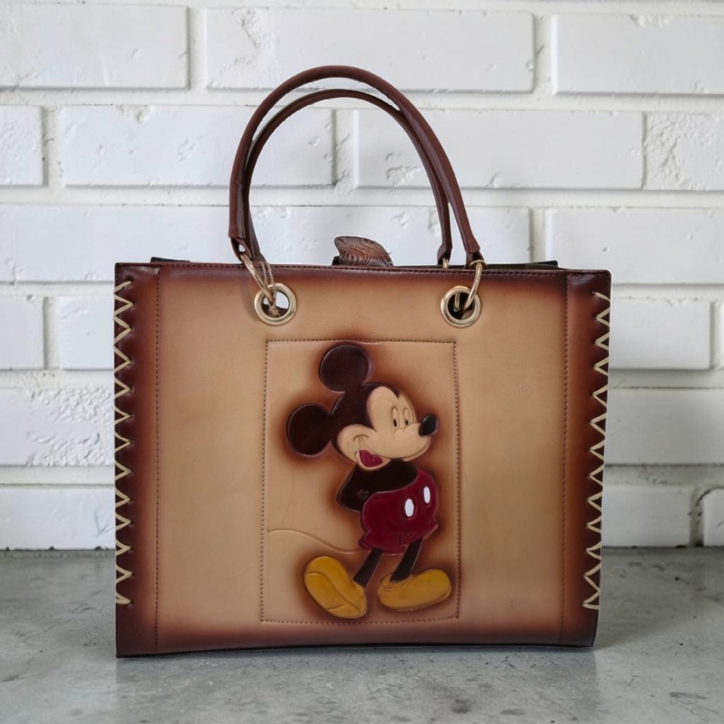 Bolsa Tote Artesanal Mickey Mouse Café Claro con Cosmetiquera