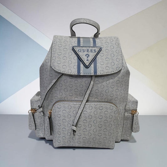 Mochila Guess Azul Claro para Mujer con Bolsillos Laterales y Diseño Monogram