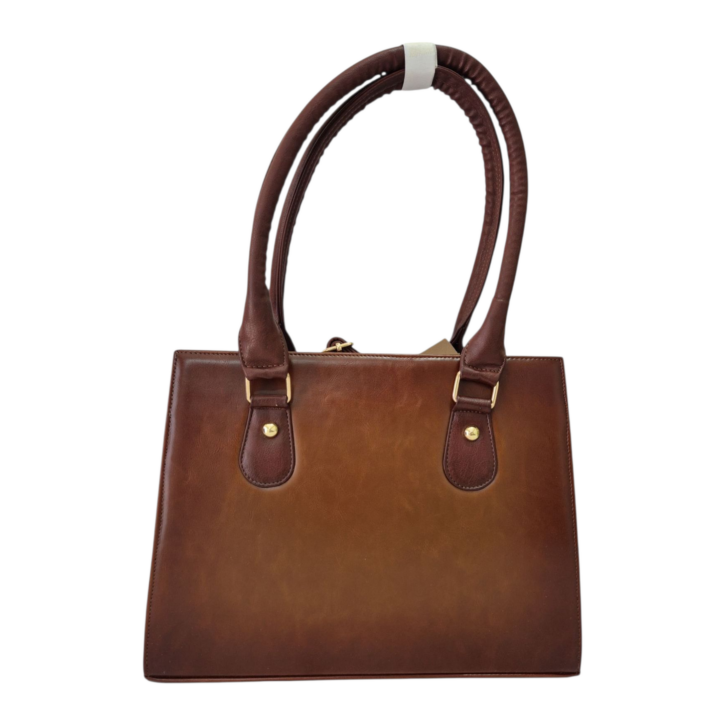 Bolsa artesanal de piel café con diseño grabado de personaje abrazando a un corazón rojo