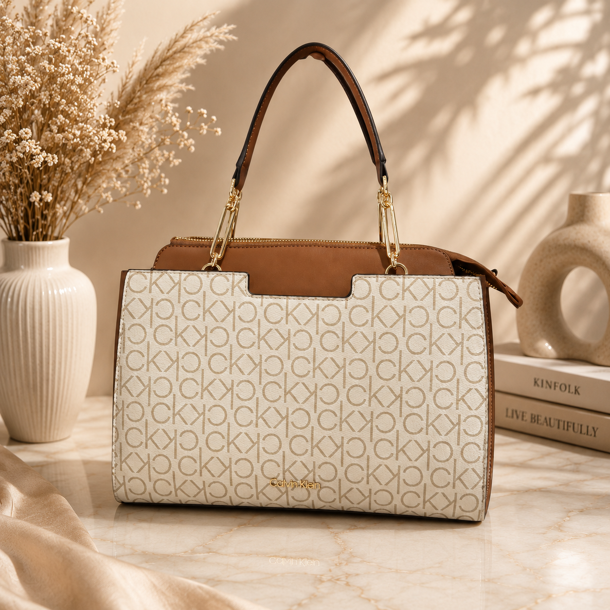 Bolsa Calvin Klein Tote CK Crema Café Monograma