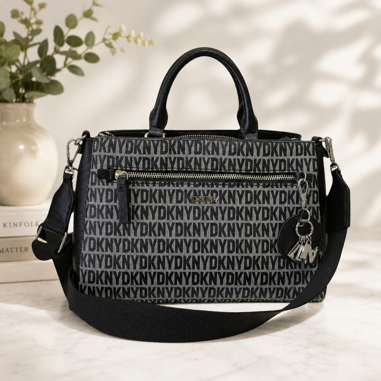 Stylish handbag and crossbody bag with detachable coin purse – modern and practical style