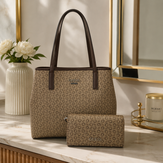 Set Bolsa Guess Café con Billetera y Organizador Interior Monograma