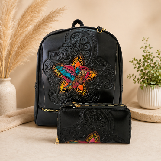 Mochila Artesanal Negra con Colibrí en Relieve y Cartera Incluida m